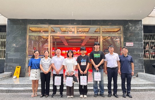 情暖七一送关怀 薪火相传践初心  ——星空XK体育开展“七一”党员慰问活动